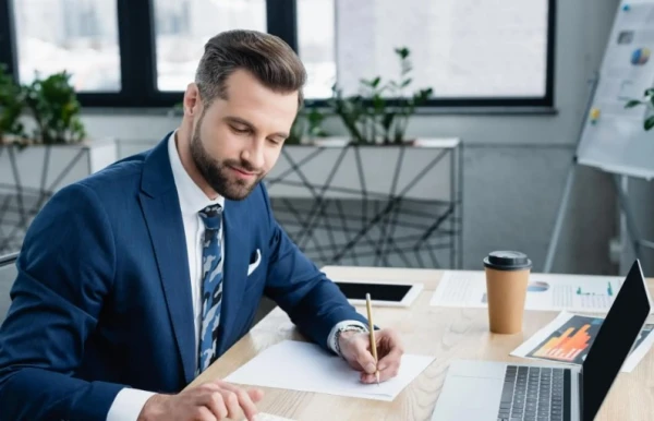 Iş ýerinde mahabat almagyň bäş usuly . ' surady'